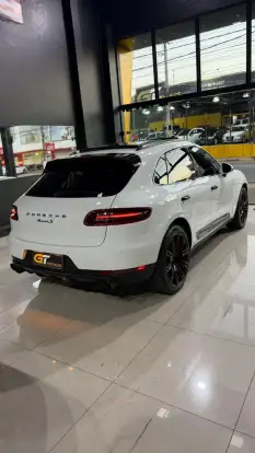 PORSCHE-MACAN-2015