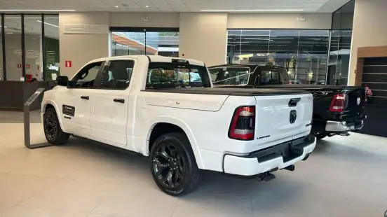 RAM-1500-3.0 HURRICANE 6 BITURBO GASOLINA LARAMIE NIGHT EDITION CD 4X4 AUTOMÁTICO RAM-1500-2025