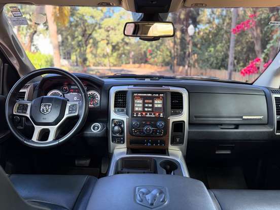 RAM-CLASSIC-5.7 V8 GASOLINA LARAMIE CD 4X4 AUTOMÁTICO RAM-CLASSIC-2023