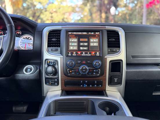 RAM-CLASSIC-5.7 V8 GASOLINA LARAMIE CD 4X4 AUTOMÁTICO RAM-CLASSIC-2023