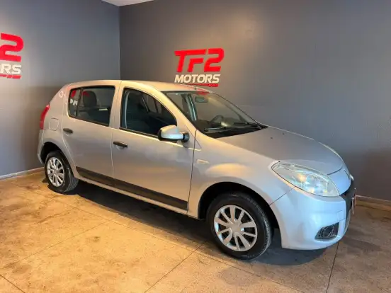 RENAULT-SANDERO-2013