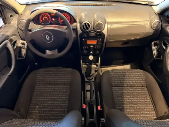 RENAULT-SANDERO-2013