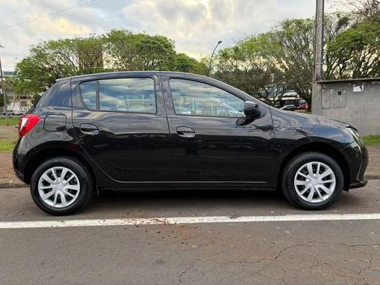 RENAULT-SANDERO-2018