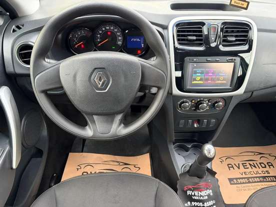 RENAULT-SANDERO-2018