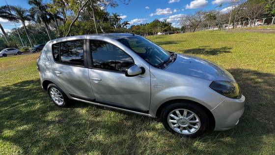 RENAULT SANDERO 1.6 PRIVILÈGE 8V FLEX 4P MANUAL