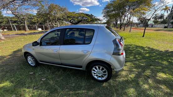 RENAULT-SANDERO-2014
