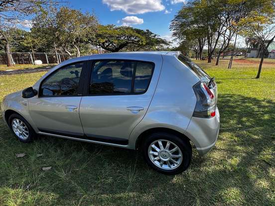 RENAULT-SANDERO-1.6 PRIVILÈGE 8V FLEX 4P MANUAL RENAULT-SANDERO-2014