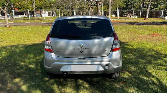 RENAULT-SANDERO-2014