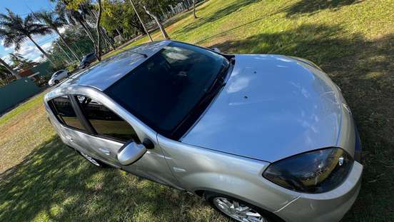 RENAULT-SANDERO-2014