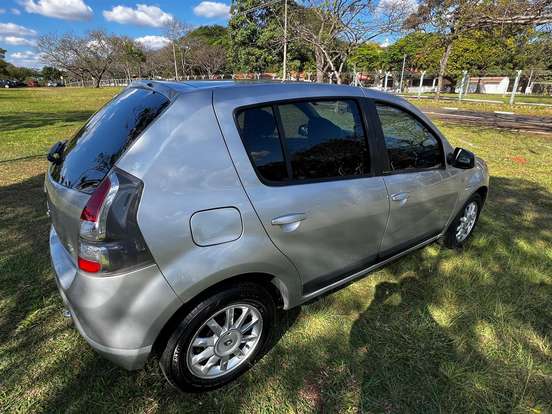 RENAULT-SANDERO-1.6 PRIVILÈGE 8V FLEX 4P MANUAL RENAULT-SANDERO-2014