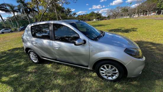 RENAULT-SANDERO-1.6 PRIVILÈGE 8V FLEX 4P MANUAL RENAULT-SANDERO-2014