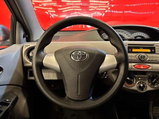 TOYOTA-ETIOS-1.3 XS 16V FLEX 4P MANUAL TOYOTA-ETIOS-2013
