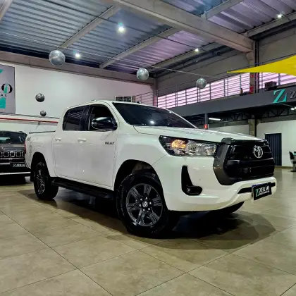 TOYOTA HILUX 2.8 D-4D TURBO DIESEL CD SR 4X4 AUTOMÁTICO