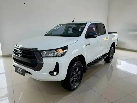 TOYOTA-HILUX-2.8 D-4D TURBO DIESEL CD SR 4X4 AUTOMÁTICO TOYOTA-HILUX-2023