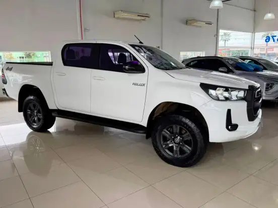 TOYOTA-HILUX-2.8 D-4D TURBO DIESEL CD SR 4X4 AUTOMÁTICO TOYOTA-HILUX-2023