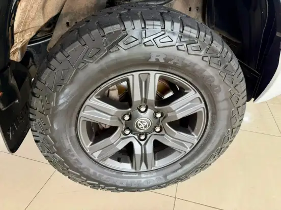TOYOTA-HILUX-2023