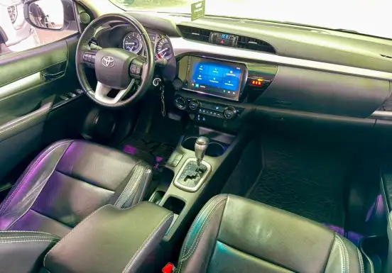 TOYOTA-HILUX-2023