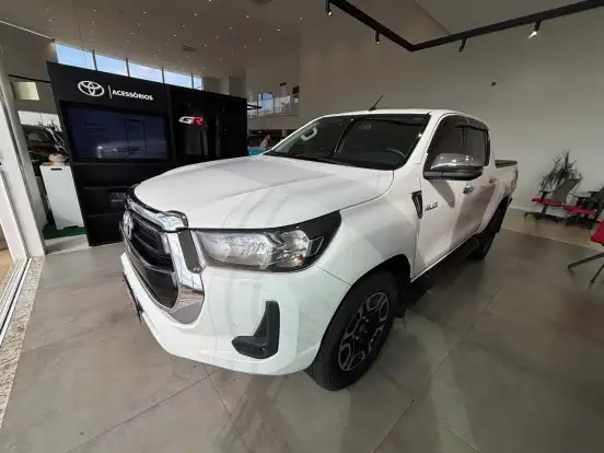 TOYOTA-HILUX-2.8 D-4D TURBO DIESEL CD SRV 4X4 AUTOMÁTICO TOYOTA-HILUX-2022