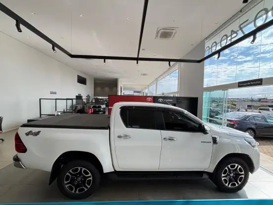 TOYOTA-HILUX-2022