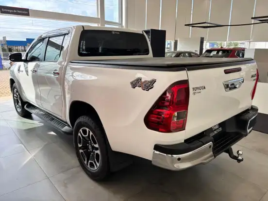 TOYOTA-HILUX-2.8 D-4D TURBO DIESEL CD SRV 4X4 AUTOMÁTICO TOYOTA-HILUX-2022