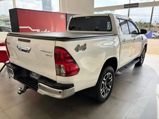 TOYOTA-HILUX-2.8 D-4D TURBO DIESEL CD SRV 4X4 AUTOMÁTICO TOYOTA-HILUX-2022