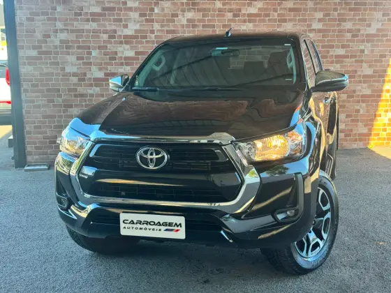 TOYOTA HILUX 2.8 D-4D TURBO DIESEL CD SRV 4X4 AUTOMÁTICO