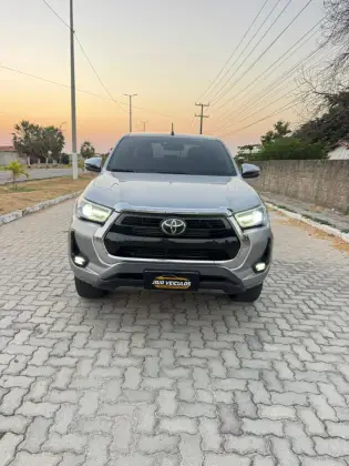 TOYOTA HILUX 2.8 D-4D TURBO DIESEL CD SRX 4X4 AUTOMÁTICO