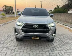 TOYOTA HILUX 2.8 D-4D TURBO DIESEL CD SRX 4X4 AUTOMÁTICO TOYOTA HILUX 2.8 D-4D TURBO DIESEL CD SRX 4X4 AUTOMÁTICO