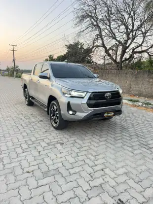 TOYOTA-HILUX-2.8 D-4D TURBO DIESEL CD SRX 4X4 AUTOMÁTICO TOYOTA-HILUX-2021
