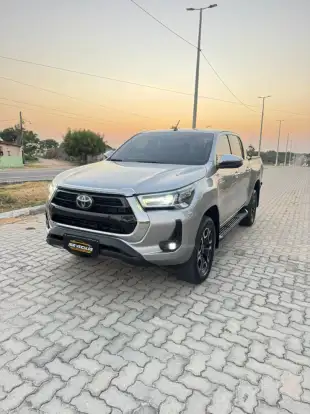 TOYOTA-HILUX-2021