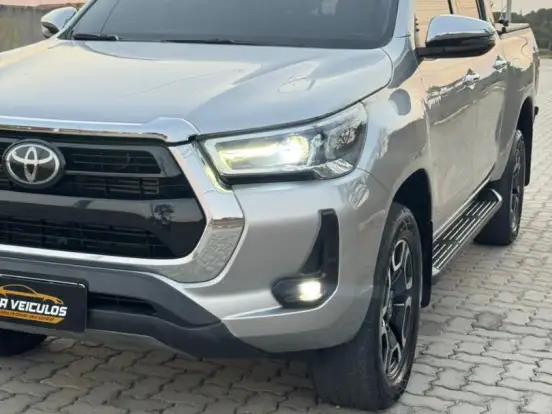 TOYOTA-HILUX-2.8 D-4D TURBO DIESEL CD SRX 4X4 AUTOMÁTICO TOYOTA-HILUX-2021