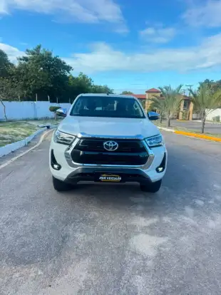 TOYOTA-HILUX-2022