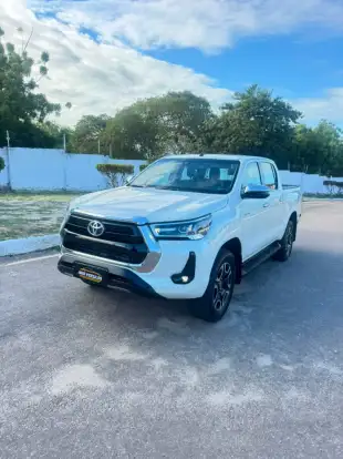 TOYOTA-HILUX-2022