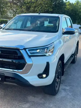 TOYOTA-HILUX-2022