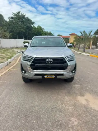 TOYOTA HILUX 2.8 D-4D TURBO DIESEL CD SRX 4X4 AUTOMÁTICO
