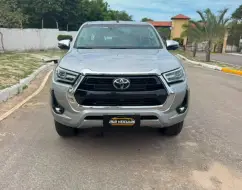 TOYOTA HILUX 2.8 D-4D TURBO DIESEL CD SRX 4X4 AUTOMÁTICO TOYOTA HILUX 2.8 D-4D TURBO DIESEL CD SRX 4X4 AUTOMÁTICO