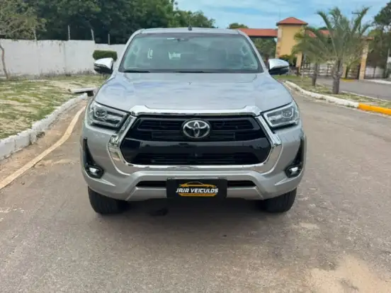 TOYOTA-HILUX-2.8 D-4D TURBO DIESEL CD SRX 4X4 AUTOMÁTICO TOYOTA-HILUX-2023