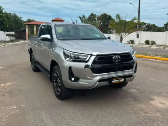 TOYOTA-HILUX-2.8 D-4D TURBO DIESEL CD SRX 4X4 AUTOMÁTICO TOYOTA-HILUX-2023