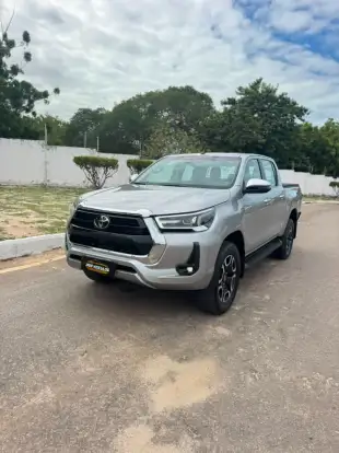 TOYOTA-HILUX-2.8 D-4D TURBO DIESEL CD SRX 4X4 AUTOMÁTICO TOYOTA-HILUX-2023
