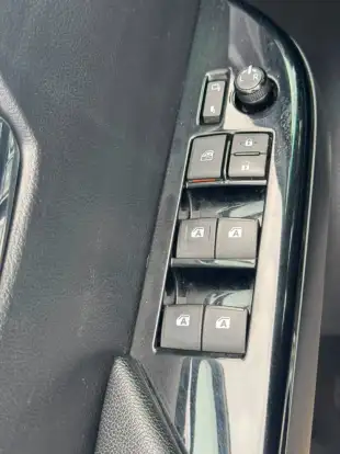 TOYOTA-HILUX-2023