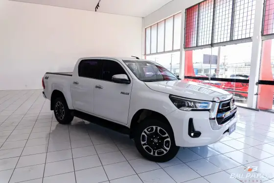 TOYOTA HILUX 2.8 D-4D TURBO DIESEL CD SRX LIMITED 4X4 AUTOMÁTICO