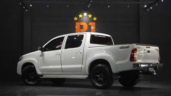 TOYOTA-HILUX-2014