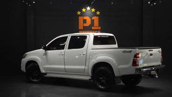 TOYOTA-HILUX-2014