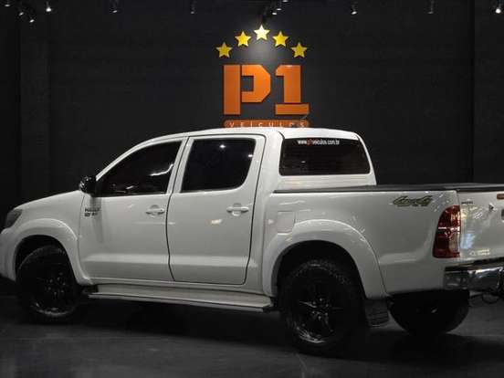 TOYOTA-HILUX-2.7 SR 4X2 CD 16V FLEX 4P AUTOMÁTICO TOYOTA-HILUX-2014
