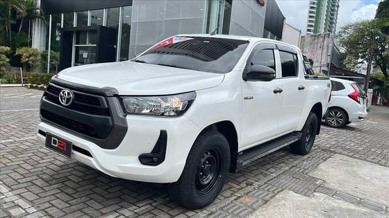 TOYOTA HILUX 2.8 D-4D TURBO DIESEL CD POWER PACK 4X4 MANUAL
