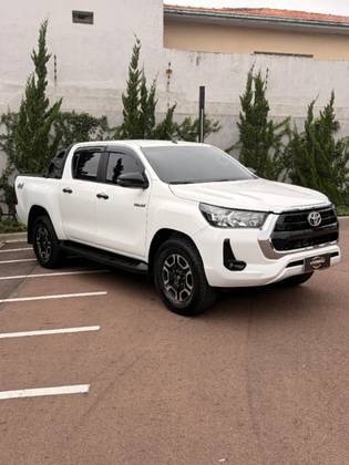 TOYOTA HILUX 2.8 D-4D TURBO DIESEL CD POWER PACK 4X4 MANUAL