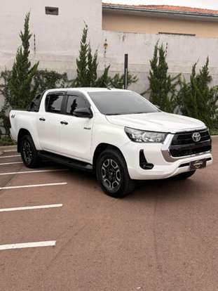 TOYOTA-HILUX-2022