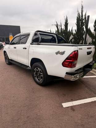 TOYOTA-HILUX-2022