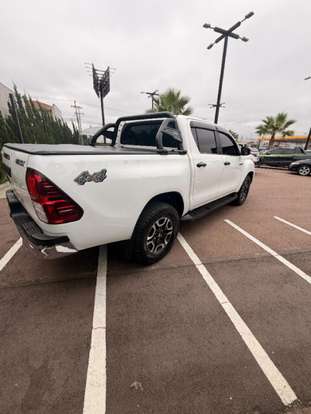 TOYOTA-HILUX-2022