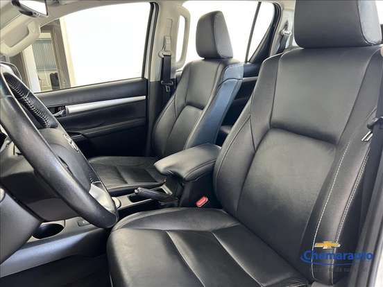 TOYOTA-HILUX-2022
